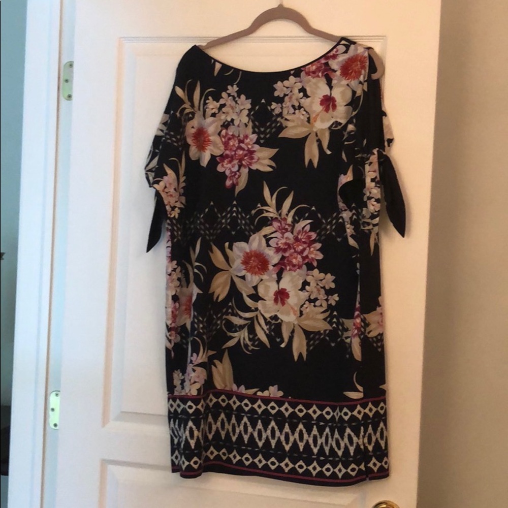 Vince Camuto floral shift dress